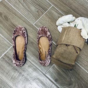 NWOT Lucky Brand Eleesia Flats